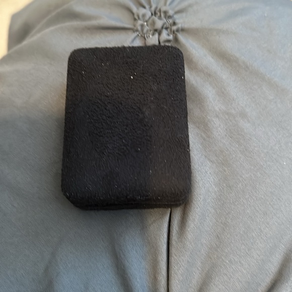 Velvet necklace box - Picture 3 of 3